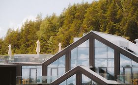 Season Hotel